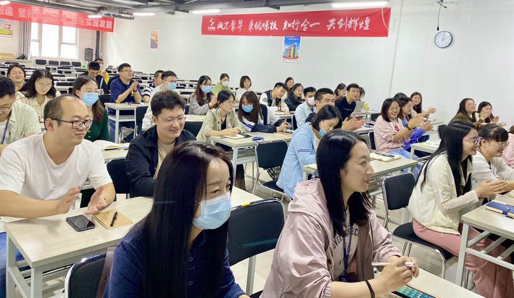 今年会微电第一期英语培训班正式开课